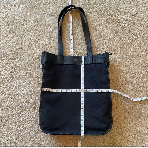 LULULEMON • BAGS
Women • tote bag color black With strap included - Picture 13 of 13